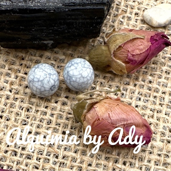 NEUTRAL WHITE  HOWLITE STUDS POST EARRINGS - Picture 1 of 1